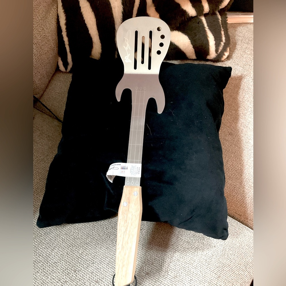 Dolly Parton Grill Spatula - Picture 5 of 16